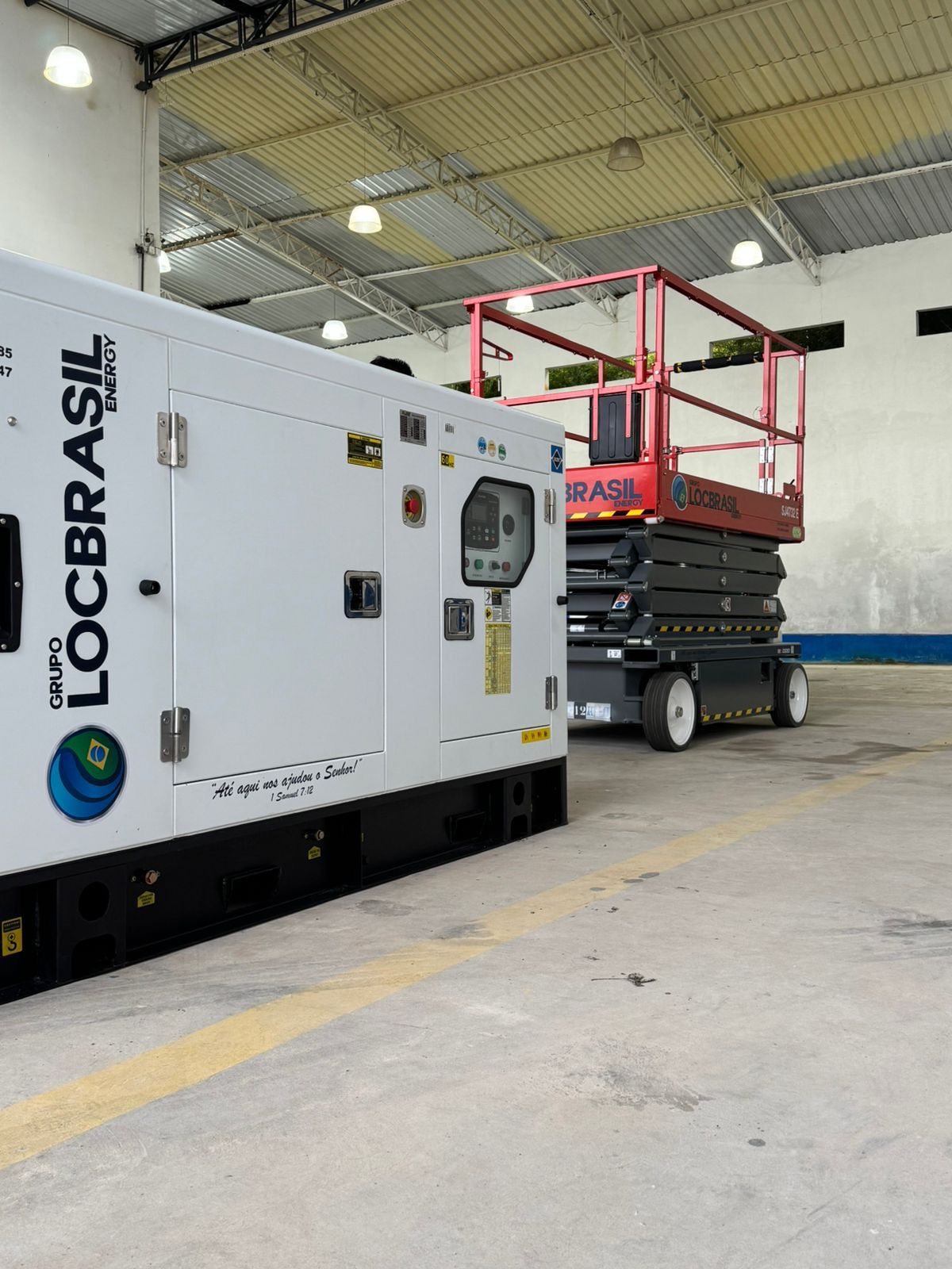 Grupo gerador LOCBRASIL ENERGY no galpão